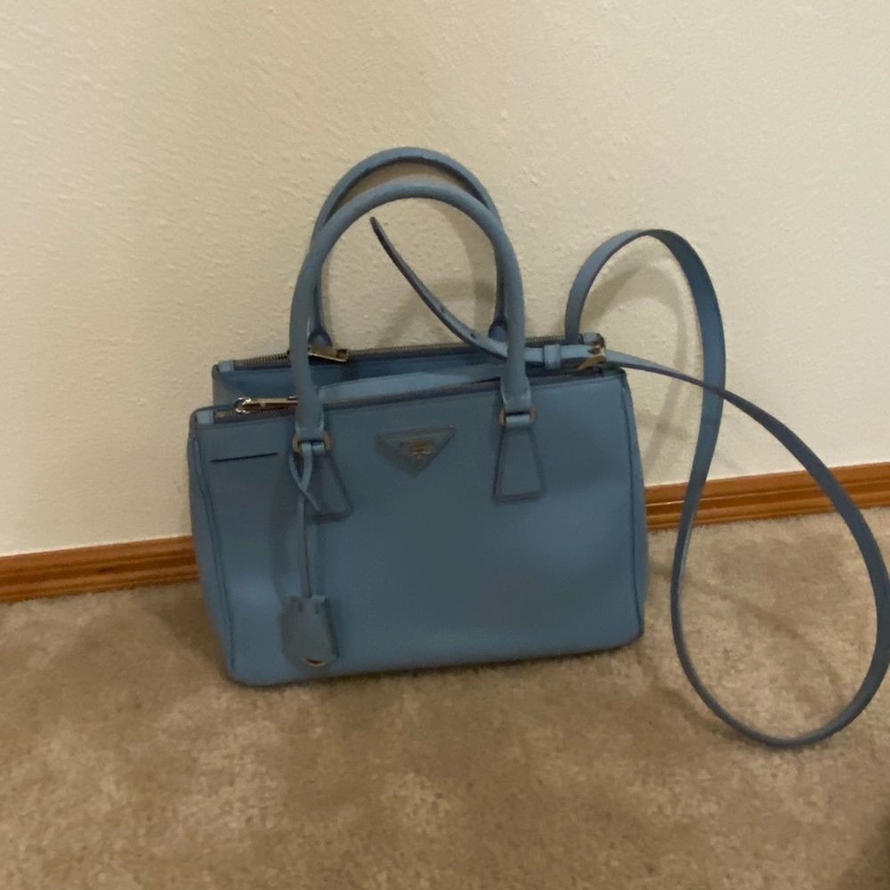 💯 % Authentic Prada bag - Picture 2 of 5